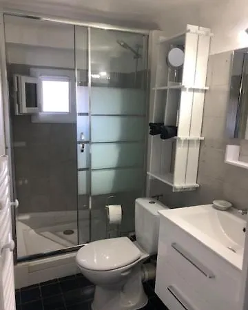 Le Petit Saint Clair Apartment *